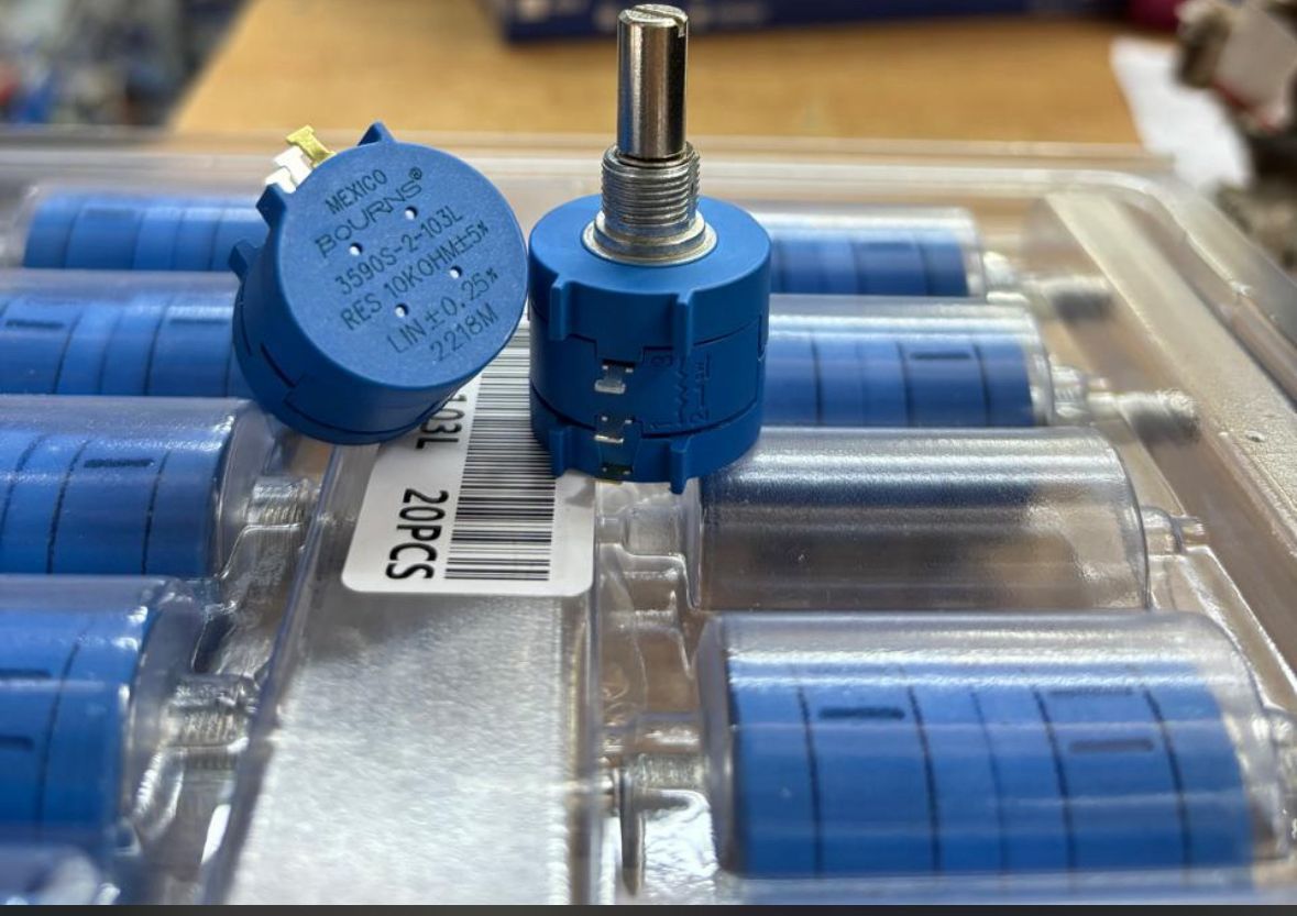 LA42DWQ Industrial Panel Mount Potentiometer (5K Ohms / 10K Ohms)