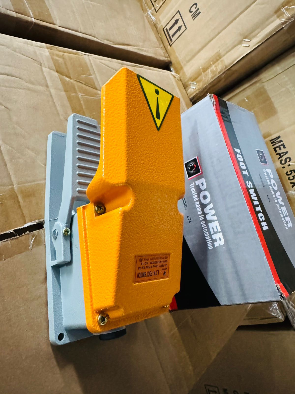 LT4 Heavy-Duty Industrial Foot Switch (Aluminum with Guard) 15A